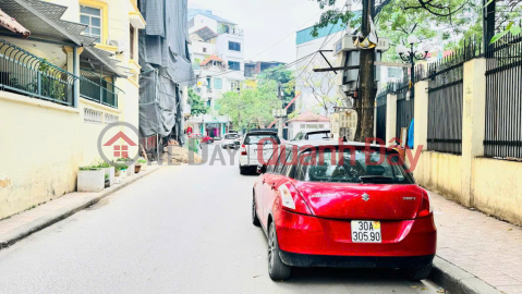 PRIME BUSINESS PROPERTY, 10M FROM MAIN ROAD (CAR ACCESS),2 SIDES OPEN, AVAILABLE AREA 55m², 3 FLOORS, FRONTAGE: 3.3M, PRICE 16.8 BILLION VND _0