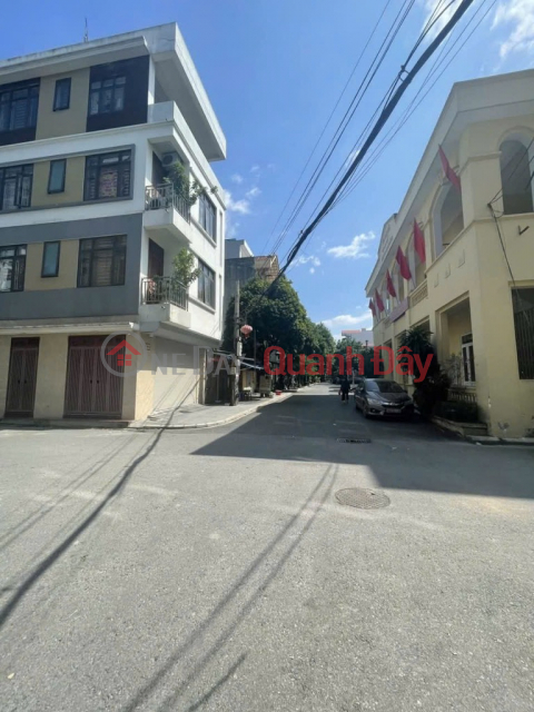 House for sale in C4, Phuc Dong subdivision, 35m2, car safe, price slightly over 7 billion, negotiable. Contact 0936123469 _0