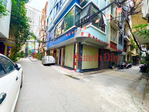 GENERAL DEPARTMENT II LOT - CAR SLEEPS INSIDE THE HOUSE - BEAUTIFUL HOUSE, AVAILABLE IMMEDIATELY. _0