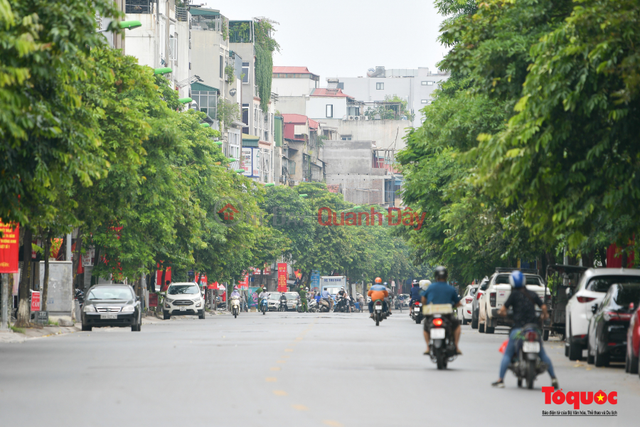 Land for sale in Thanh Nhan, 302m2, 10m frontage, price 38.8 billion, three-story alley, square and rear, near car Sales Listings