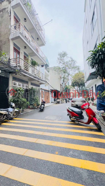 Selling 4-storey house 55m2 in Phuc Dong Long Bien, sidewalk, car can avoid close to street, 11 billion Sales Listings