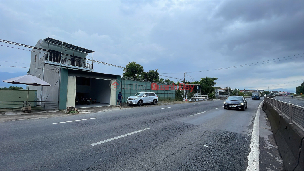 Cho thuê nhà nguyên căn 4 tầng, diện tích 119m2 sàn 240m2 ngang 6, mặt tiền quốc lộ 1A. Gần kcn suối dầu và Niêm yết cho thuê