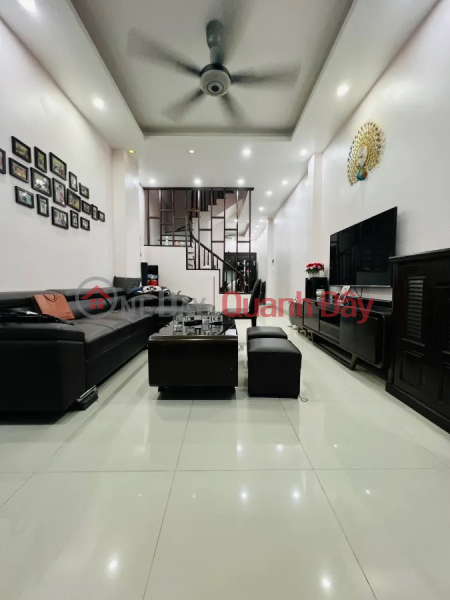 BÁN NHÀ: Lạc Long Quân . DT: 42m2 - 4 tầng - GIÁ 8.4 tỷ Niêm yết bán