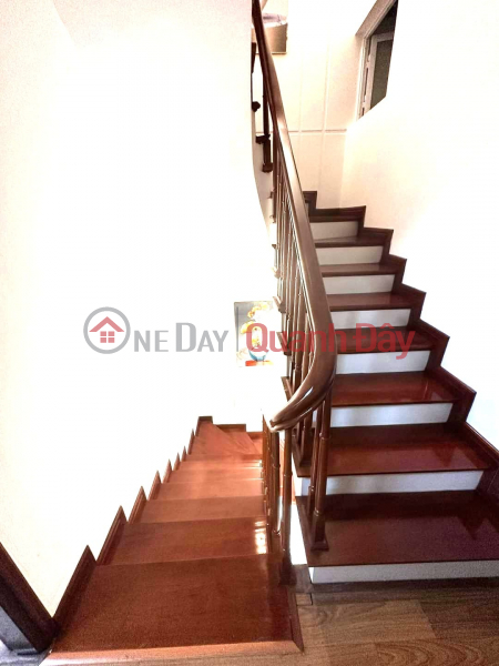 đ 8.9 Billion 5-storey house for sale, area: 42m, frontage 4m, price 8.9 billion. Khuc Thua Du, Cau Giay.