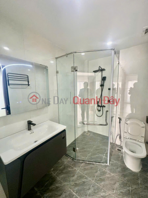 PRIME PROPERTY IN CAU GIAY CENTER – CORNER LOT – 6 FLOORS WITH ELEVATOR – CAR ACCESS – EXCELLENT BUSINESS LOCATION _0