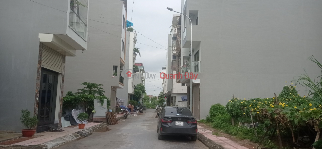 Trinh Van Bo land for sale, 41m2 long, divided into business sidewalks, only 1 lot over 3 billion Sales Listings