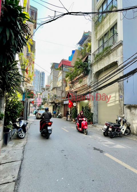 Chính chủ bán- Mặt phố Yên Lạc, quận Hai Bà Trưng, Nhà đẹp 34m2, 4.5 tầng, mặt tiền 5.5m -KD sầm uất _0