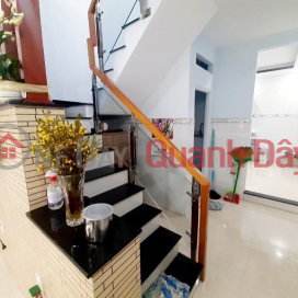 House for sale in Au Co pine alley, ward 10, Tan Binh, 42m2, beautiful house, right at only 3 billion 9 _0