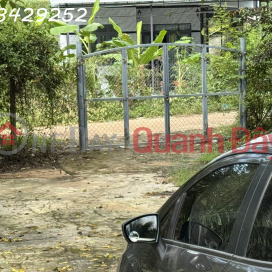 Urgent sale of a plot of land located in a densely populated residential area, at an excellent price considering its potential. _0