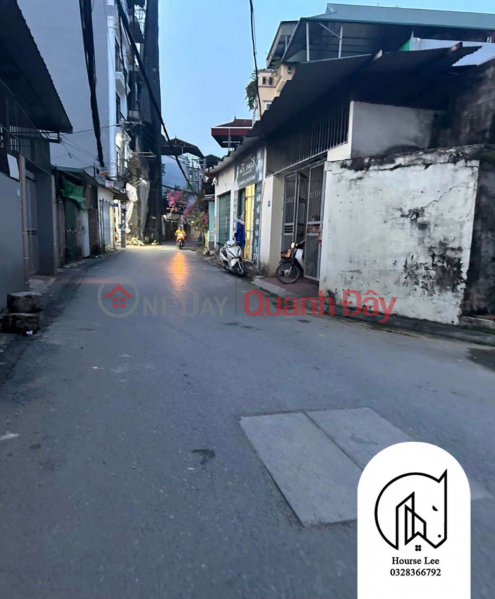 House in Tu Dinh, Long Bien, old 2-storey construction, car alley near the street, 63m wide, frontage: 5.2m, 9 billion 9 Sales Listings