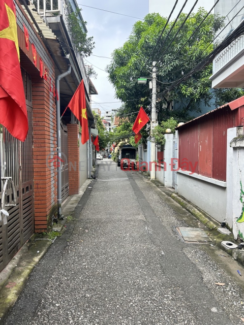 Bán đất Thạch Bàn ngay aoemall, cầu vĩnh tuy 65m, ngõ oto thông giá 10 tỷ 1 có tl. LH 0936123469 _0