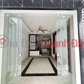 Bán nhà Thạch Bàn, Cổ Linh 62m x 5T cách 5m ra đường oto tránh, ở luôn chỉ 5 tỷ 2 còn TL. _0