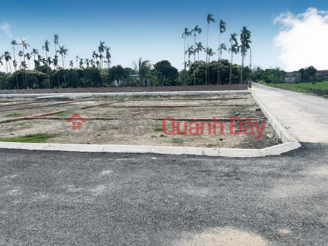 The owner needs to sell a large plot of land right in the center of My Duc commune, near a primary school. _0