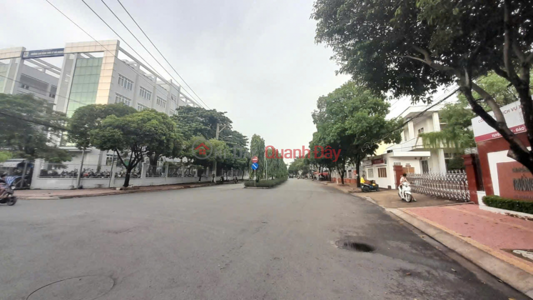 SOS SUPER TOP BUSINESS FRONTAGE, HIGHWAY 2, Phuoc Binh, District 9, cash flow 18 million\\/month, Area 5.5 x 25, only 7.9 billion Sales Listings