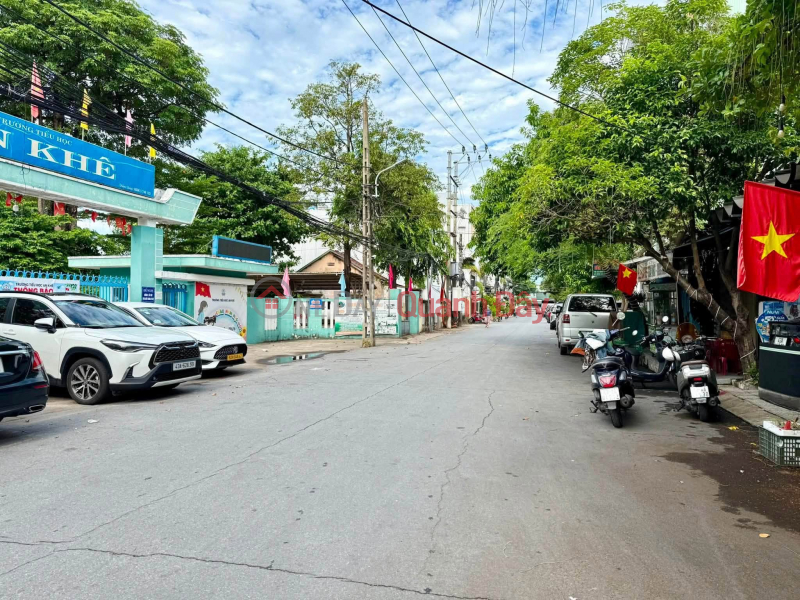 đ 4.55 Billion 2-story house in a 6m wide paved alley accessible by car on Truong Chinh Street.