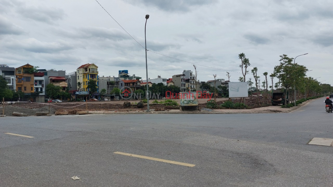 Co Linh Street Auction Land, Wide Road, Soccer Sidewalk, Central Location. | Vietnam Sales | ₫ 14.5 Billion