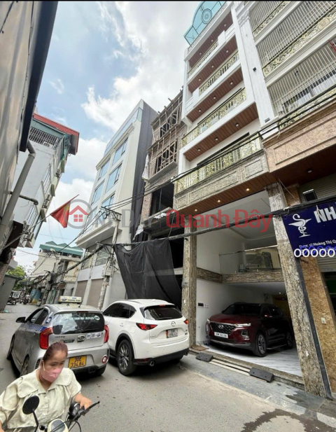 Owner is willing to sell for 18.2 billion, 40m2, 7 floors, Dong Da Center, car access, elevator _0