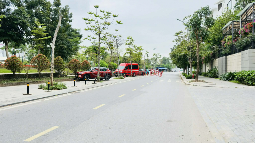 House for sale in Ngoc Thuy, 6 floors with elevator, parking available, open front and back. Sales Listings