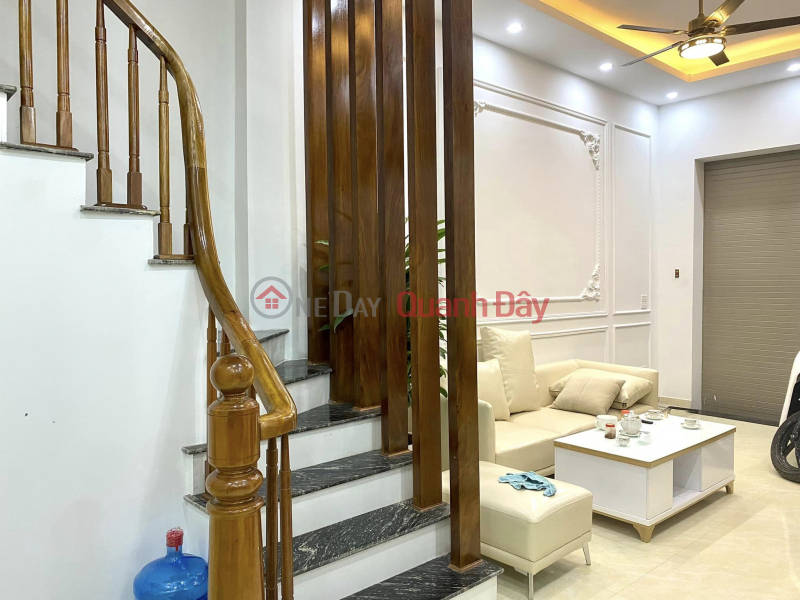 Property Search Vietnam | OneDay | Residential Sales Listings House for sale Nguyen Chi Thanh 36m price 5ty5 from the car parked 1 wide road.