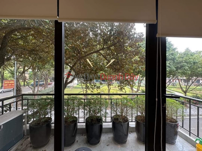 đ 19.5 Billion | Plot with view of Co Linh flower garden 80m x 5 floors, sidewalk, car access, business