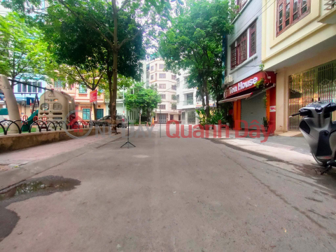 62m 5 Floor Frontage 5m Subplot View Park Dang Thuy Tram Street, Cau Giay. Sidewalk Soccer Ball Business Peak. UMBRELLA _0