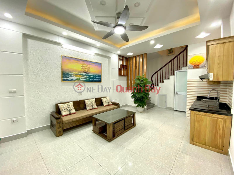 Selling a beautiful house in Xuan Thuy 38m2 x 5T, Thong alley, near cars, Thong floor, kd 4.9 billion. Sales Listings