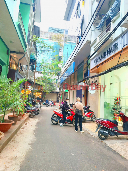 House for sale on VO VAN DUNG, Dong Da. Area 50m2, 5 floors, frontage 4.1m. Alley frontage near District Party Committee, for business Sales Listings