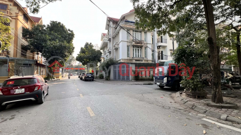 Corner villa in Viet Hung, 3 sides open, wide sidewalk, car access, view of green park. _0