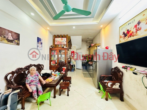 NEAR STREET - OWNER NEEDS TO SELL URGENTLY - FULL FURNISHED GIVEAWAY - FULL FUNCTIONS _0