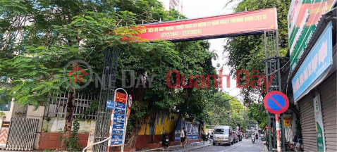 Owner sells house on Nguyen Trai street, Thanh Xuan. Alley is open for cars, good business. Price: Over 4 billion _0