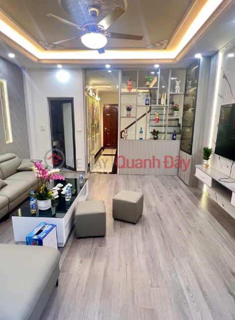 BUZZY DISTRICT CENTER, RESIDENTS BUILD 45m2, 4 FLOORS, CAR PARKING AT THE DOOR, PRICE OVER 5 BILLION _0