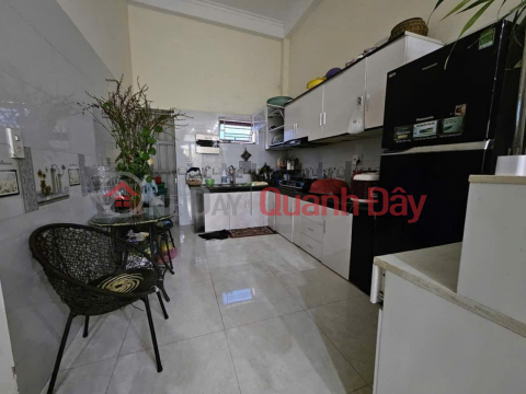 URGENT SALE OF 3-STOREY HOUSE IN GROUP 12, TRAN LAM WARD, CARS PARKING DAY AND NIGHT, 6M WIDE SIDEWALK, ALLEY, PRICE ONLY OVER 2 BILLION _0