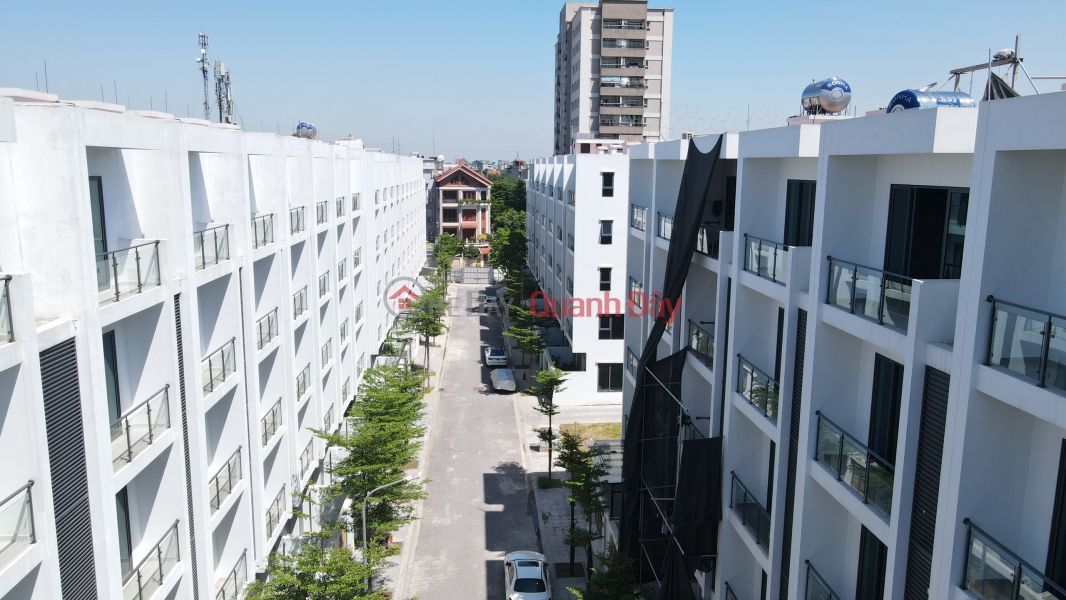 Selling house adjacent to Hoang Quoc Viet street 95m, building 5 floors of elevators, handing over the outside surface Sales Listings