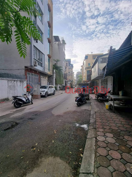 House for sale on Thuy Khue Street, Tay Ho District. 298m Frontage 7m Approximately 40 Billion. Commitment to Real Photos Accurate Description. Owner Sales Listings