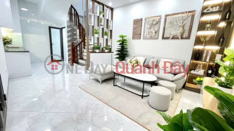 MY SISTER, THE OWNER, NEEDS TO SELL A HOUSE IN LINH NAM WARD - 36m2 - 5 floors - just over 6 billion including tax and fees _0