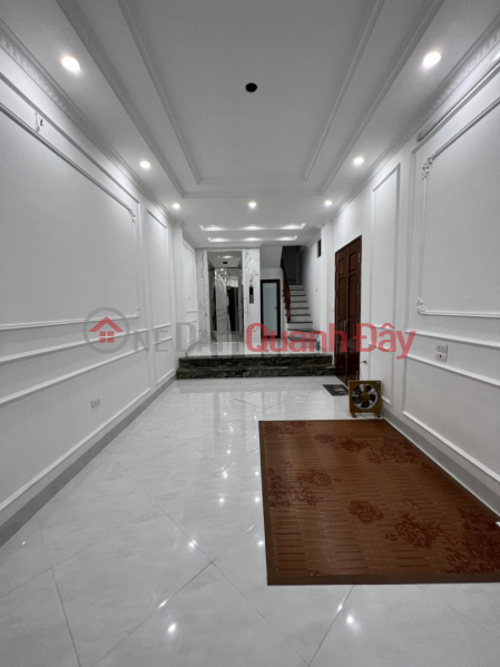 ₫ 5.9 Billion House for sale facing Giap Bat Hoang Mai alley, 40m, 5 floors, elevator, corner lot, car to get right to the house, 5 billion, contact 0817606560