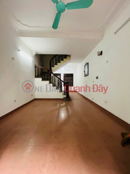 House for rent in lane 40 Nguyen Huu Tho, 4 floors x 50m2, 5 bedrooms, 15 million VND Warehouse, company office... Rental Listings