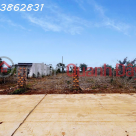 FOR SALE: BEAUTIFUL PLOT OF LAND – WIDE FRONTAGE – SUITABLE FOR INVESTMENT \/ BUILDING A GARDEN HOUSE _0