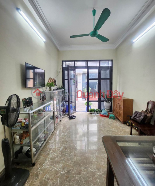 The owner urgently needs to sell Cau Dien townhouse, facing the alley, busy business, parked cars, 34m 4.3 billion Sales Listings