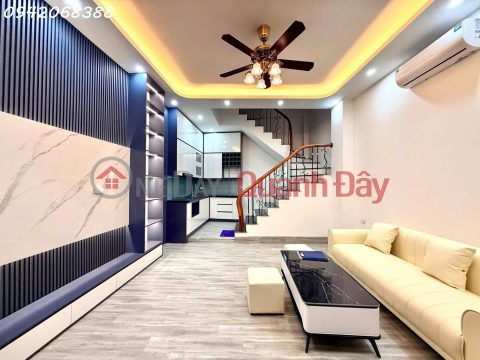 bán nhà Ngõ Chiến Thắng, Ô Chợ Dừa, Đống Đa 8,4T nhà dân xây, mặt tiền rộng, nội thất đẹp. _0