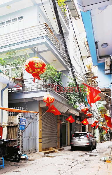 đ 10.5 Billion, Super product Hoang Mai - Hoang Van Thu 72m², beautiful 4-storey house, car parking at the gate, good price 10.5 billion! Contact 0817606560