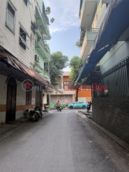 đ 9.5 Billion, **House for sale in Ward 4, Tan Binh, Hoang Van Thu commune (4*13.5) 3 floors; 9.5 billion