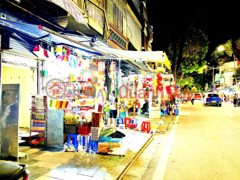 HOUSE FOR SALE ON HANG MA STREET, HOAN KIEM. 14M2, OLD TOWN - BUSY BUSINESS DAY AND NIGHT - EXTREMELY RARE MONEY. PRICE _0