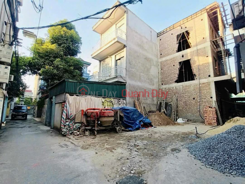 Phuc Loi land for sale, bright corner lot 50m x 5m, car access to the house only over 6 billion, negotiable. Contact 0936123469 Sales Listings