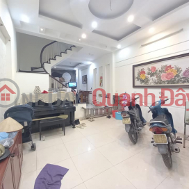 House for sale 49m2 4 bedrooms Nghi Tam street, Tay Ho Car stop day and night 6 Billion VND _0