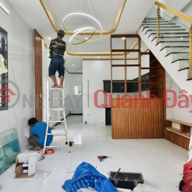 Selling a private residential house right in the center of the school market _0