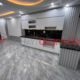 House for rent on Cu Chinh Lan Street, 6 floors x 45m2, open floor _0