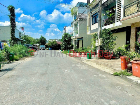 Selling 1 pair of residential area Buu Hoa, near market, 8m wide asphalt road, only 5.5 billion _0