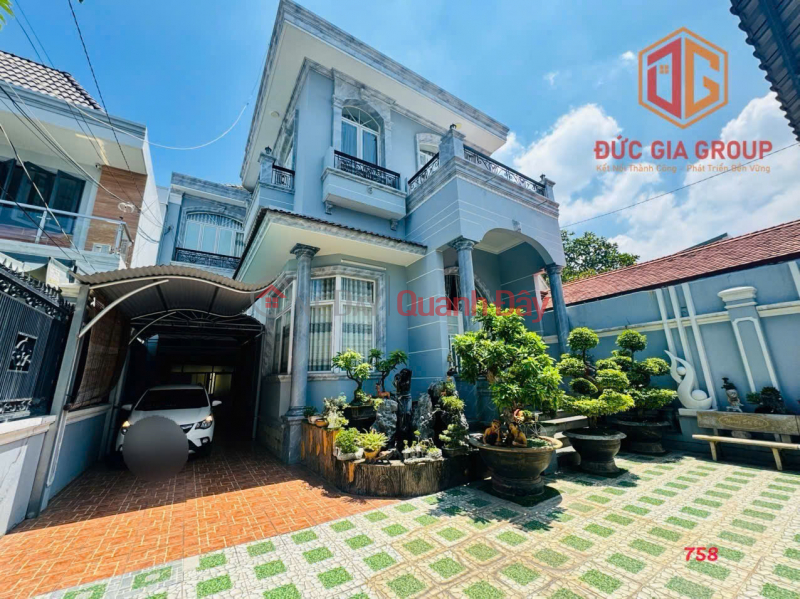 Bán biệt thự đẹp, nội thất gỗ cao cấp,DT 10m x 26m, gần Biên Hoà, giá chỉ 11 tỷ Niêm yết bán