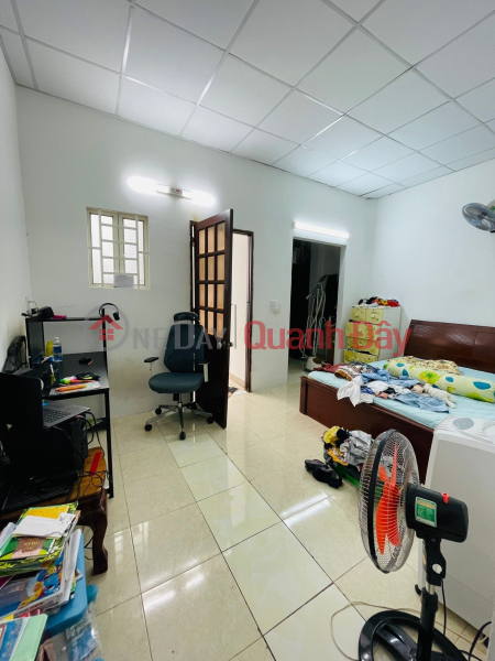 đ 15.5 Million, Whole house for rent in Tran Van Quang, Tan Binh District, price 15.5 million\\/month - 3 bedroom 2WC house with large parking lot